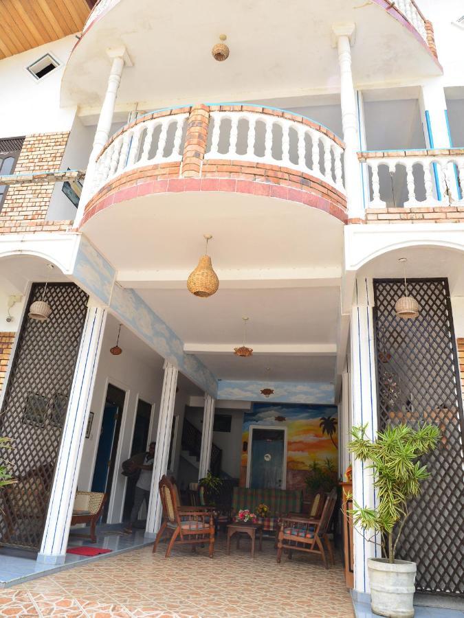 Hotel Happy Tuna Hikkaduwa Dış mekan fotoğraf