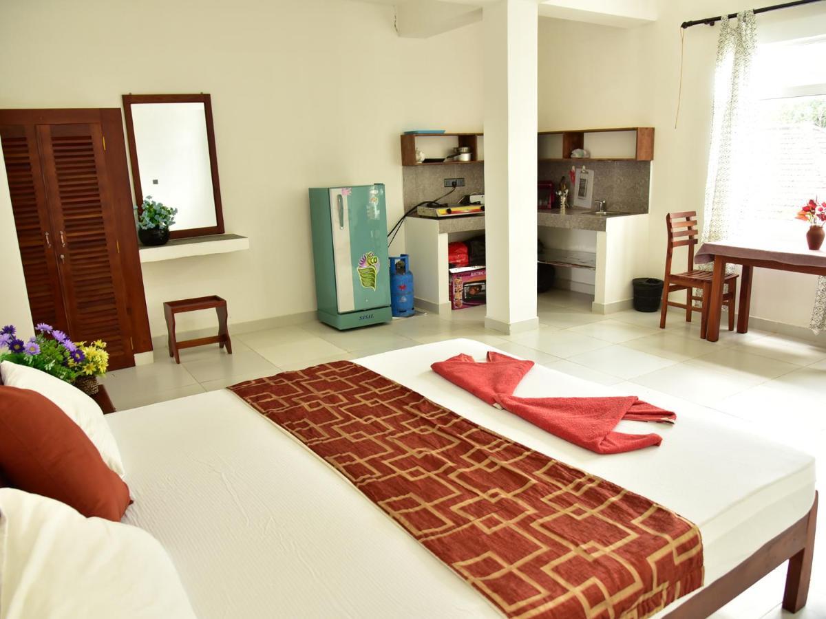 Hotel Happy Tuna Hikkaduwa Dış mekan fotoğraf