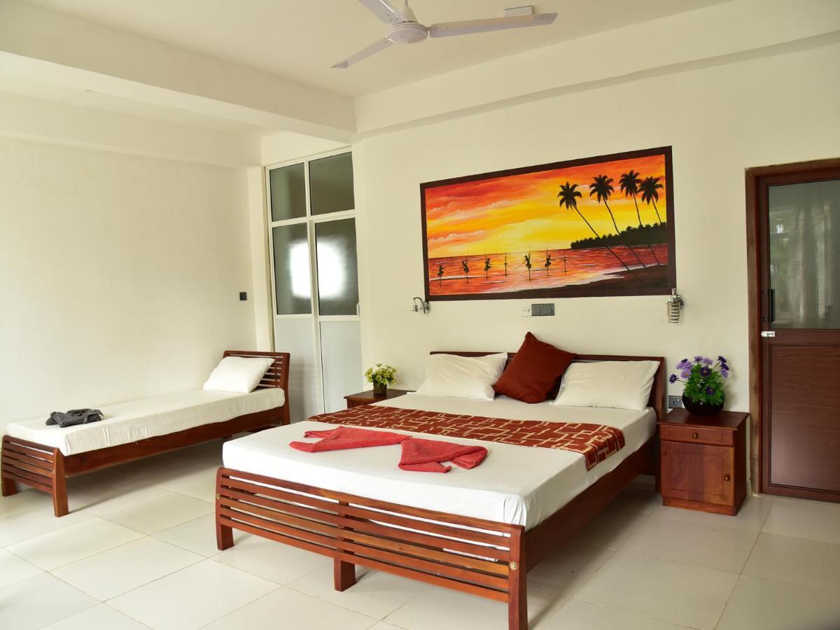 Hotel Happy Tuna Hikkaduwa Dış mekan fotoğraf