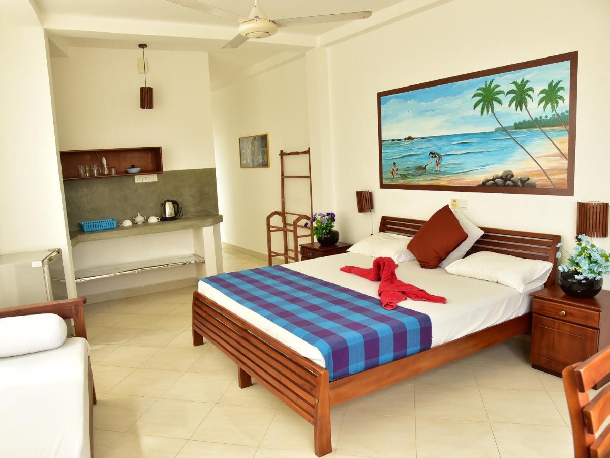 Hotel Happy Tuna Hikkaduwa Dış mekan fotoğraf