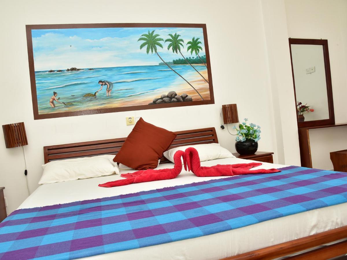 Hotel Happy Tuna Hikkaduwa Dış mekan fotoğraf